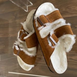 BIRKENSTOCK Arizona Shearling sandals in Mink